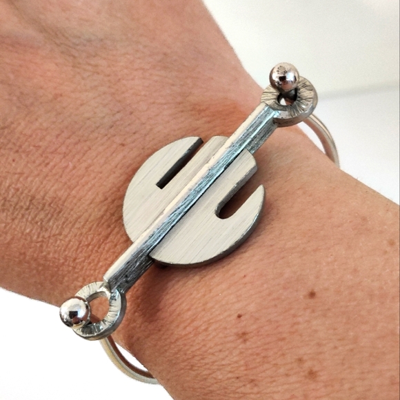 Vintage Guy Vidal Pewter Bracelet, Earrings & Necklace Set - Picture 12 of 13